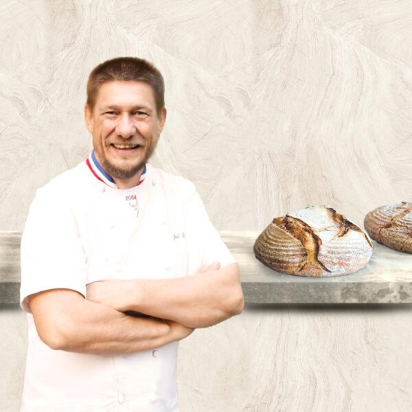 Notre MOF Joël Defives avec notre pains familial Yes I Cook Bread